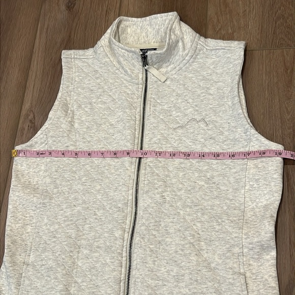 NWT Charles River Apparel Franconia Cream/Gray Quilted Vest Size Medium - Picture 7 of 14